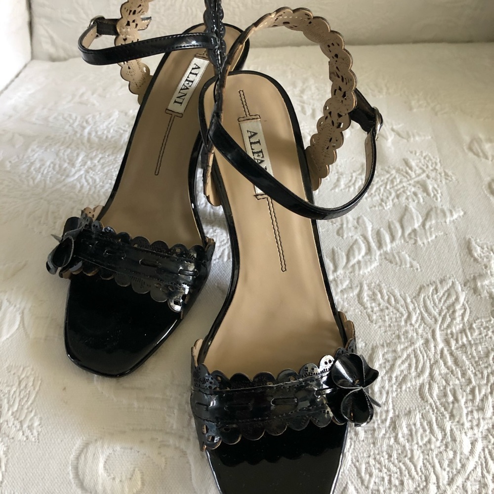 Alfani black patent heels. Size 6